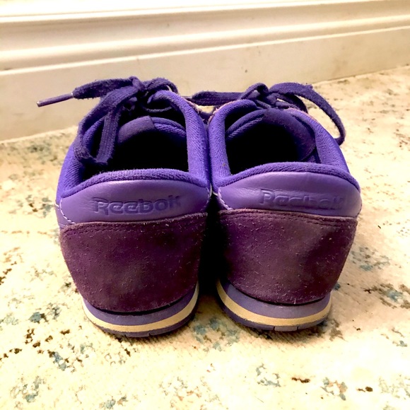 Ladies 8 US Retro Classic Reebok Sneakers - Picture 3 of 4